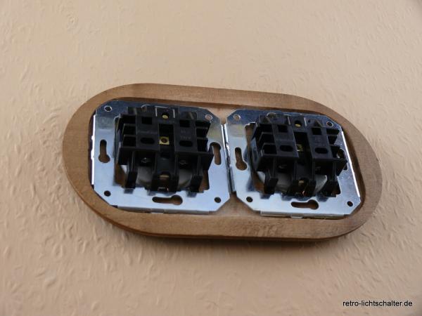 Garby Colonial 2fach Steckdose Porzellan schwarz, 2fach Rahmen Holz Buche gealtert, von hinten