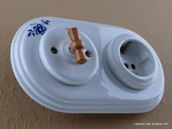 Garby Colonial 2fach Kombination, Serien-Porzellandrehschalter weiß,  Knebel Holz Buche honigfarben, Steckdoseneinsatz Porzellan weiß, seitlich