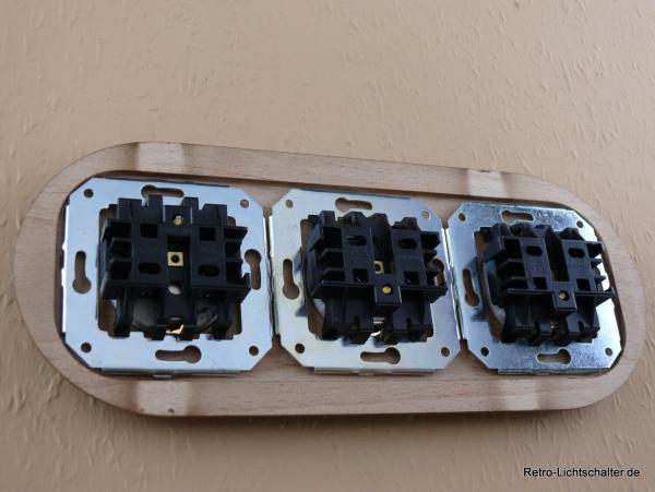 Garby Colonial 3fach Steckdose Porzellan schwarz, 3fach Rahmen Holz Buche gealtert, von hinten