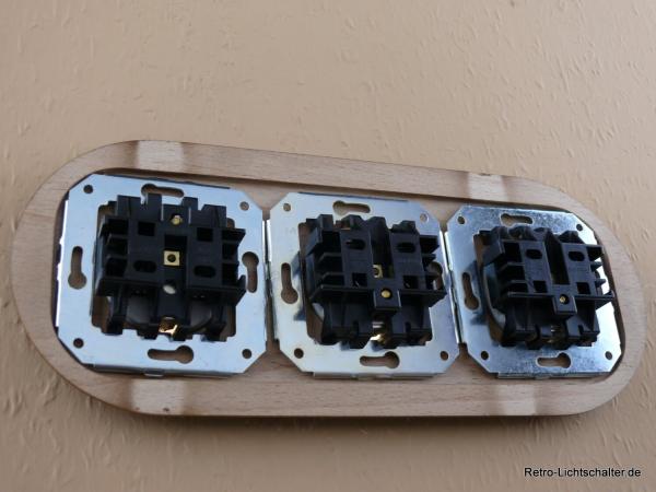 Garby Colonial 3fach Steckdose Porzellan weiß, 3fach Rahmen Holz Buche gealtert, von hinten