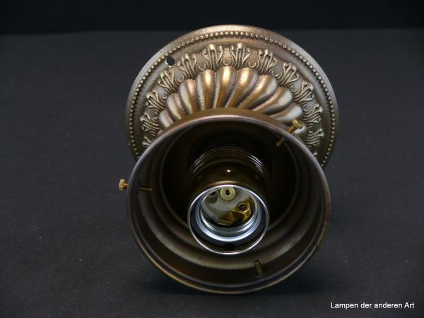 Jugendstil Deckenlampe Messing goldbraun mit reliefiertem gegossenem Fuß, 1xE27/40W, Detail Fassung