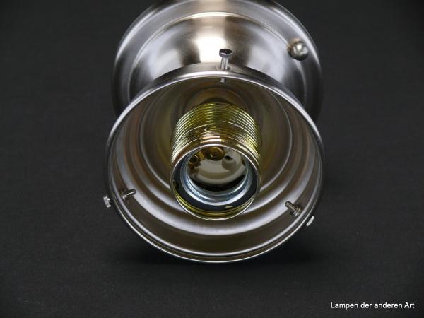 Kompakte Art Deco Deckenleuchte aus Messing matt vernickelt mit schlichtem Fuß für Schirme mit Griffrand 8cm, nach einem Original aus den 20iger Jahren des vergangenen Jahrhunderts, 1xE27/40W, Detail Fassung