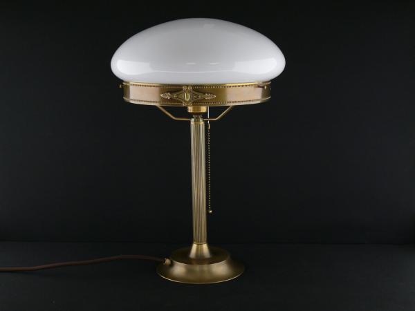 Pilzleuchte im Jugendstil aus Messing goldbraun patiniert mit opal weißem Kuppelschirm, Auflagering mit umlaufendem Perlfries und Ornamenten, 1xE27/60W