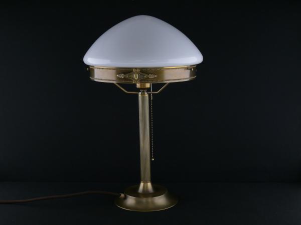 Pilzleuchte im Jugendstil aus Messing goldbraun patiniert mit opal weißem mittig spitz zulaufendem Kuppelschirm, Auflagering mit umlaufendem Perlfries und Ornamenten, 1xE27/60W