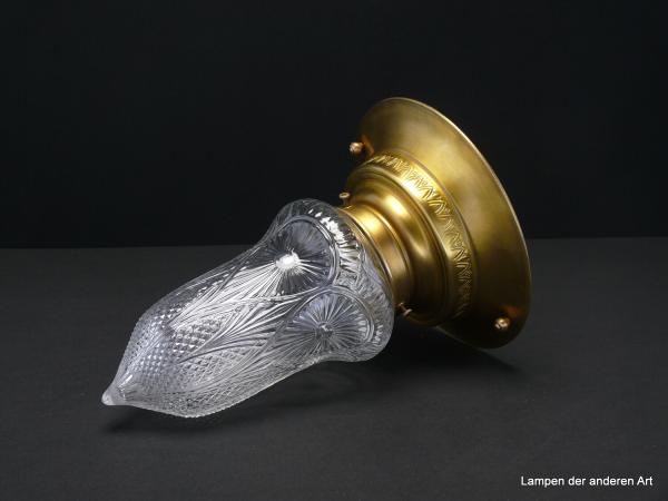 Jugendstil Deckenleuchte, Glashalter Griffrand 8cm, Messingabdeckung, Glasschirm klar nachempfundenes Schliffmuster, original Messingfassung 1xE27/40W, liegend