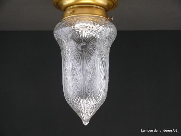 Jugendstil Deckenleuchte, Glashalter Griffrand 8cm, Messingabdeckung, Glasschirm klar nachempfundenes Schliffmuster, original Messingfassung 1xE27/40W, Detail Halterung