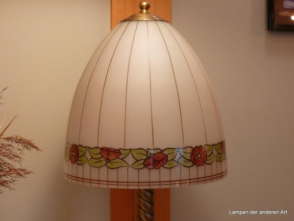 Tischleuchte mit typischen Jugendstilmotiven,schaltbar über Zugkettchen an der Fassung,Detail Schirm
