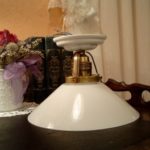 Deckenlampe H01 mit Porzellanfuß und Schirm 17op